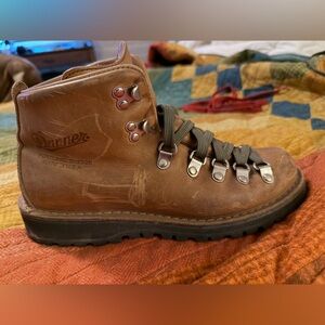 Danner Mountain Light Cascade Boots